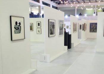exhibition display art display white gallery walkway