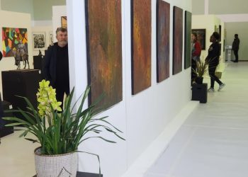 exhibition display large painting display event hall 01